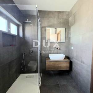 ISTRA, ŠTINJAN - Savršen spoj luksuza i komocije, 2SS+DB stan s privatnom garažom udaljen svega 500m od uređenih plaža i dugih ...