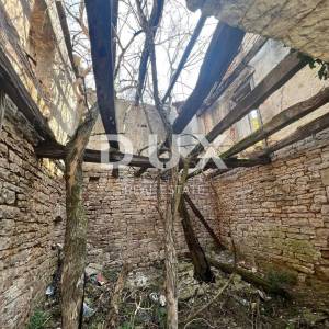 ISTRA, SV. PETAR U ŠUMI - Dvije starine s okućnicom 