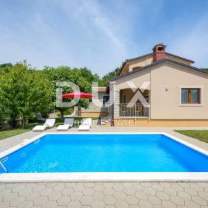 ISTRA, SVETI LOVREČ - Kuća s bazenom na rubu naselja