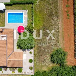 ISTRA, SVETI LOVREČ - Kuća s bazenom na rubu naselja