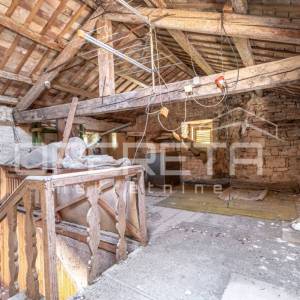 Istra, Sveti Lovreč- Kuća s dvorištem u centru