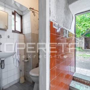 Istra, Sveti Lovreč- Kuća s dvorištem u centru