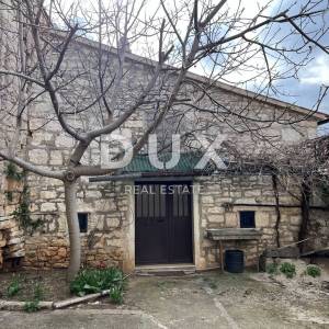 ISTRA, SVETI LOVREČ - Kuća u centru!
