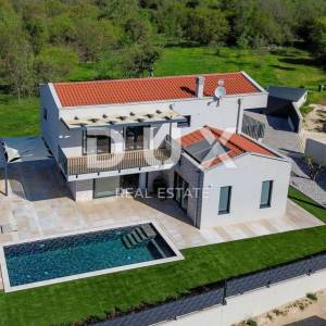 ISTRA, SVETI LOVREČ - Prekrasna vila s bazenom u mirnom mjestu