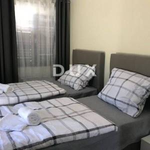 ISTRA, SVETI LOVREČ - Prostrana kuća s pet stanova i bazenom