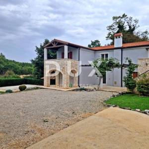 ISTRA, SVETI LOVREČ - Ruralna kuća s bazenom