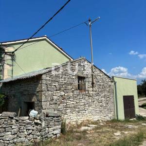 ISTRA, SVETVINČENAT - Djelomično obnovljena istarska kuća na mirnoj lokaciji! UPORABNA DOZVOLA!
