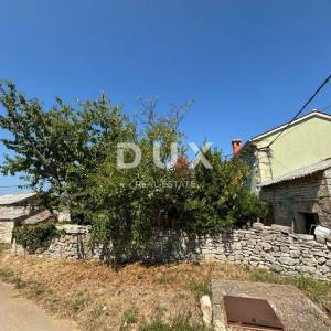 ISTRA, SVETVINČENAT - Djelomično obnovljena istarska kuća na mirnoj lokaciji! UPORABNA DOZVOLA!