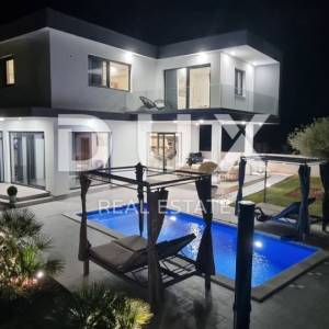 ISTRA, SVETVINČENAT - Ekskluzivna vila na izvrsnoj lokaciji