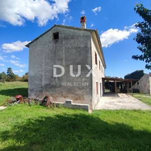 ISTRA, SVETVINČENAT - Imanje s dva objekta za renovaciju