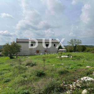 ISTRA, SVETVINČENAT - Imanje s dva objekta za renovaciju