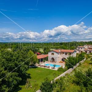 Istra, Svetvinčenat, impresivna rustikalna vila sa bazenom na zemljištu od 1527 