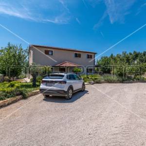 Istra, Svetvinčenat, impresivna rustikalna vila sa bazenom na zemljištu od 1527 