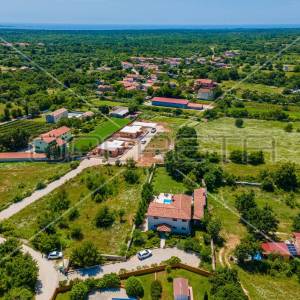 Istra, Svetvinčenat, impresivna rustikalna vila sa bazenom na zemljištu od 1527 