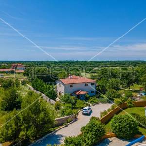 Istra, Svetvinčenat, impresivna rustikalna vila sa bazenom na zemljištu od 1527 