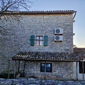 ISTRA, SVETVINČENAT - Kamena kuća s dvije stambene jedinice