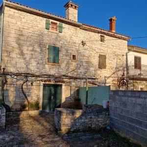 ISTRA, SVETVINČENAT - Kamena kuća s dvije stambene jedinice