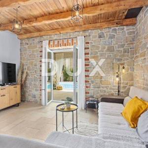 ISTRA, SVETVINČENAT - Kamena novoadaptirana vila s bazenom