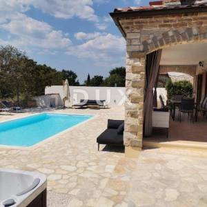 ISTRA, SVETVINČENAT - Kamena vila s pogledom na more