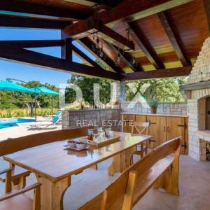 ISTRA, SVETVINČENAT - Kamena vila s pogledom na šumu