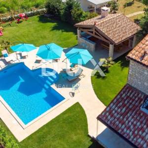 ISTRA, SVETVINČENAT - Kamena vila s pogledom na šumu
