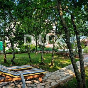 ISTRA, SVETVINČENAT - Komforna kuća s bazenom i prostranom okućnicom