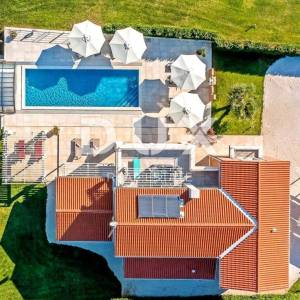 ISTRA, SVETVINČENAT - Mediteranska vila okružena zelenilom