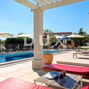 ISTRA, SVETVINČENAT - Mediteranska vila okružena zelenilom