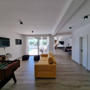 ISTRA, SVETVINČENAT - Moderna prizemnica s bazenom, okružena prirodom