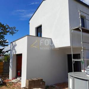 Istra, Svetvinčenat, novogradnja s bazenom, 160m2