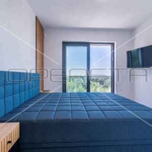 Istra, Svetvinčenat, okolica, moderna vila 208 m2 sa bazenom i četiri spavače so
