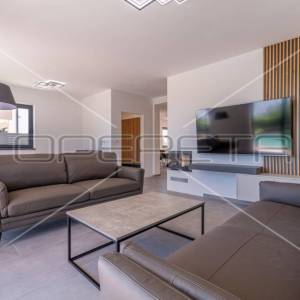 Istra, Svetvinčenat, okolica, moderna vila 208 m2 sa bazenom i četiri spavače so