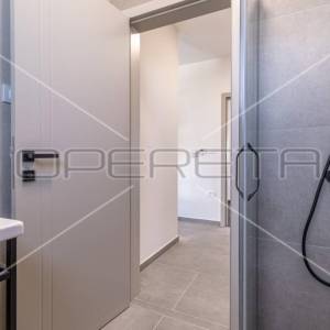 Istra, Svetvinčenat, okolica, moderna vila 208 m2 sa bazenom i četiri spavače so