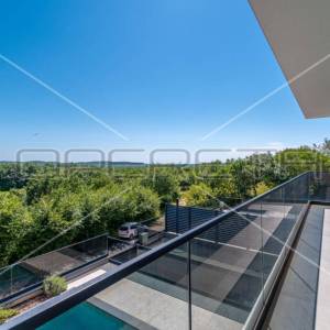 Istra, Svetvinčenat, okolica, moderna vila 208 m2 sa bazenom i četiri spavače so