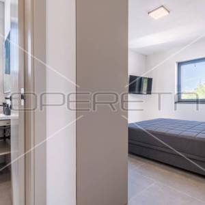 Istra, Svetvinčenat, okolica, moderna vila 208 m2 sa bazenom i četiri spavače so