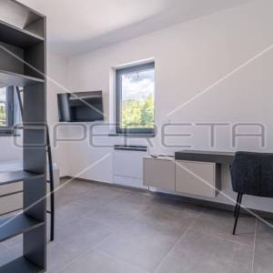 Istra, Svetvinčenat, okolica, moderna vila 208 m2 sa bazenom i četiri spavače so