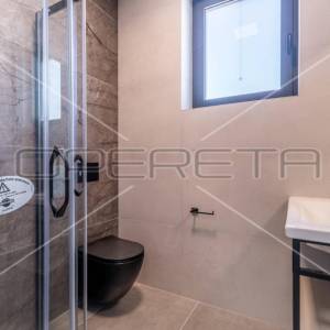 Istra, Svetvinčenat, okolica, moderna vila 208 m2 sa bazenom i četiri spavače so