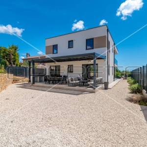 Istra, Svetvinčenat, okolica, moderna vila 208 m2 sa bazenom i četiri spavače so