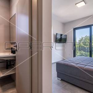 Istra, Svetvinčenat, okolica, moderna vila 208 m2 sa bazenom i četiri spavače so
