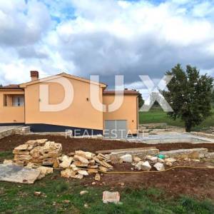 ISTRA, SVETVINČENAT - Osama! Šarmantna novoizgrađena kuća s bazenom na zemljištu od 1 ha