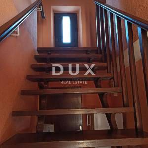 ISTRA-SVETVINČENAT-Predivna obiteljska kuća s dva apartmana