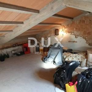 ISTRA-SVETVINČENAT-Predivna obiteljska kuća s dva apartmana