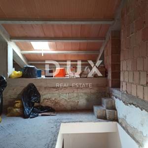 ISTRA-SVETVINČENAT-Predivna obiteljska kuća s dva apartmana