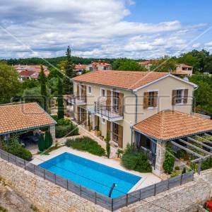Istra, Svetvinčenat, prekrasna kuća sa bazenom, mirna lokacija