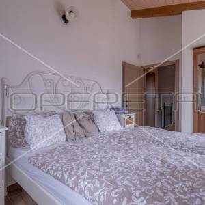 Istra, Svetvinčenat, prekrasna kuća sa bazenom, mirna lokacija