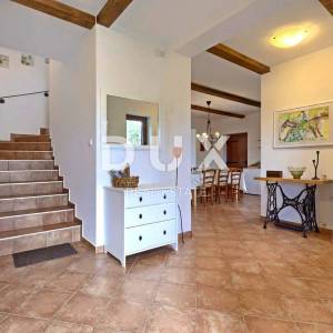 ISTRA, SVETVINČENAT - Ruralna vila s prostranom okućnicom
