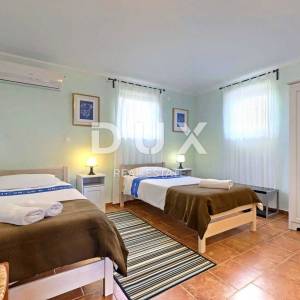 ISTRA, SVETVINČENAT - Ruralna vila s prostranom okućnicom