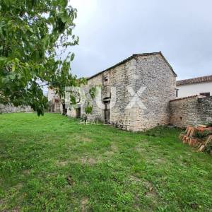 ISTRA. SVETVINČENAT - Samostojeća kamena kuća