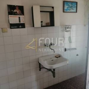 Istra, Svetvinčenat, samostojeća kuća, gosp. objet i dvije garaže