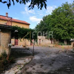 Istra, Svetvinčenat, samostojeća kuća, gosp. objet i dvije garaže